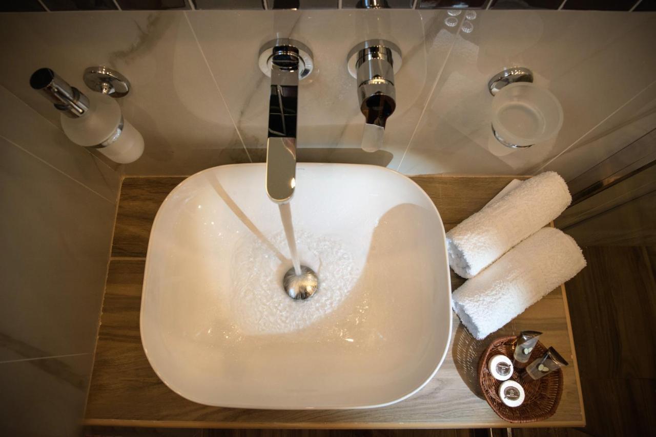 Angelica'S Deluxe Rooms In Adamas Dış mekan fotoğraf
